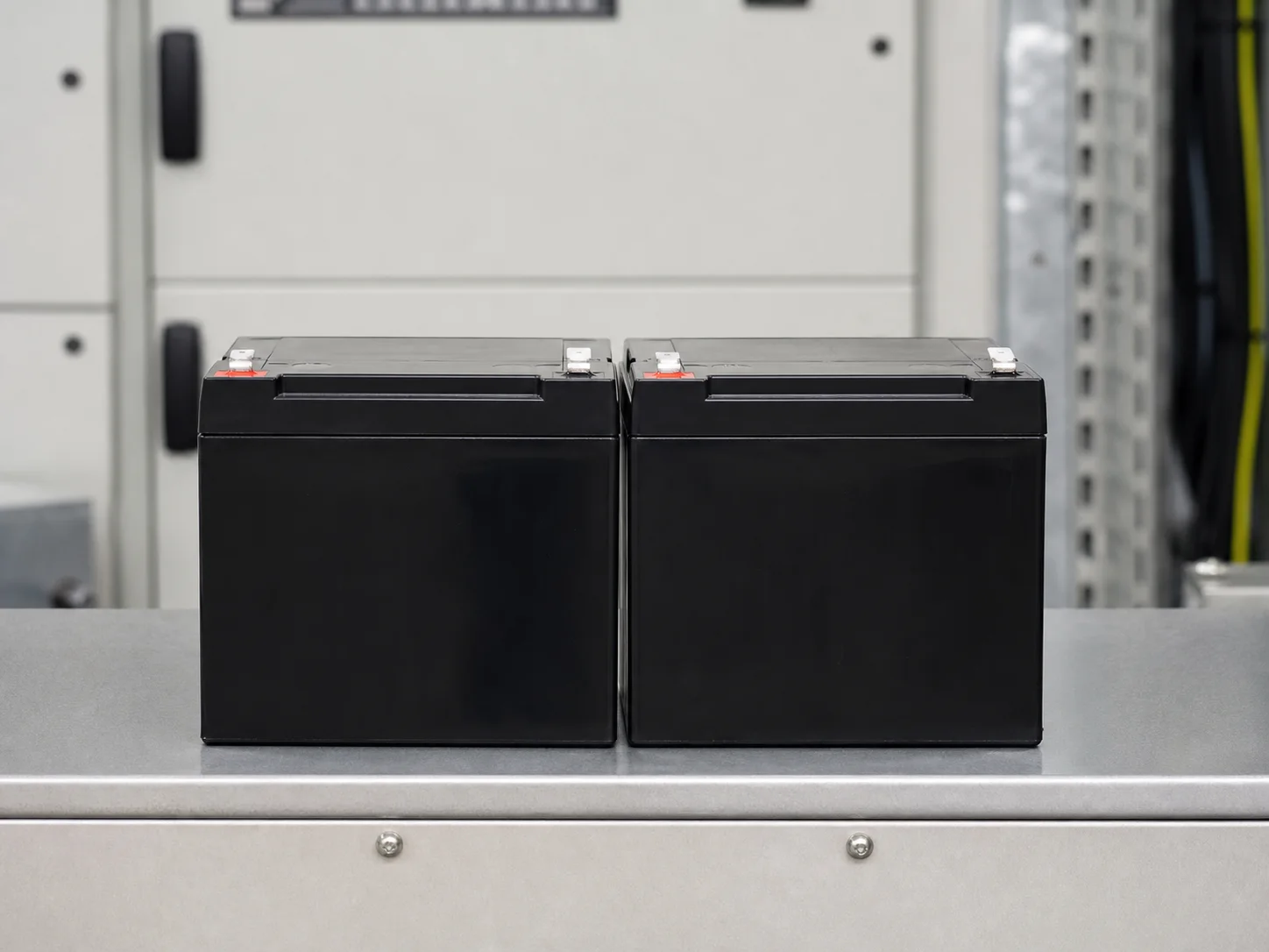 Duas baterias seladas compactas para UPS