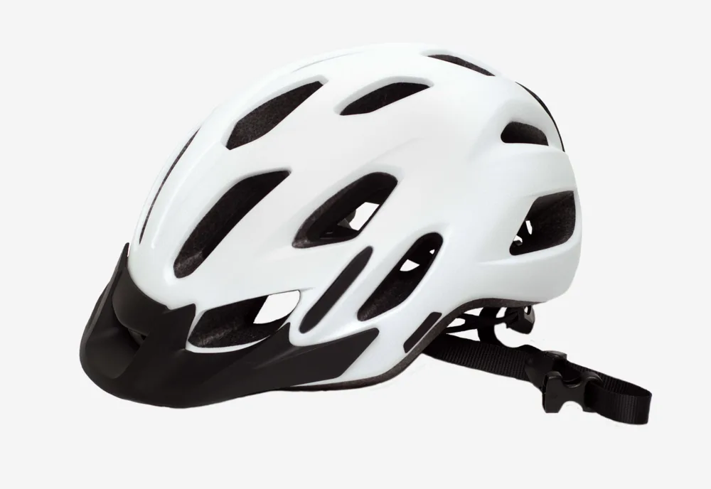 Capacete branco de bicicleta com entradas de ventilação