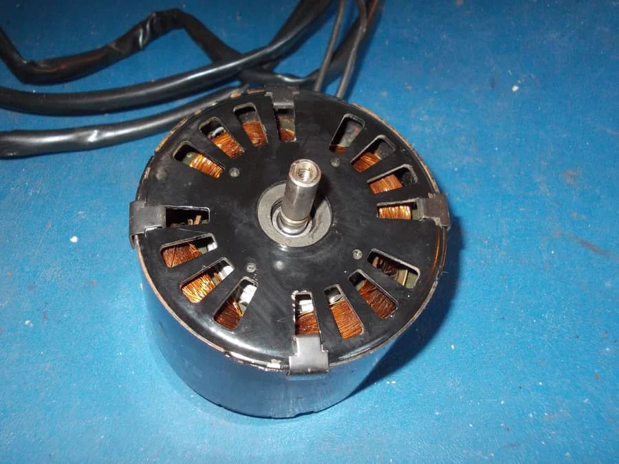 Motor de ventilação axial para equipamento de refrigeração