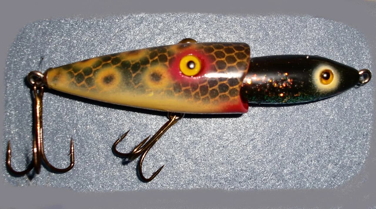 Isca artificial de pesca artesanal com garateiras