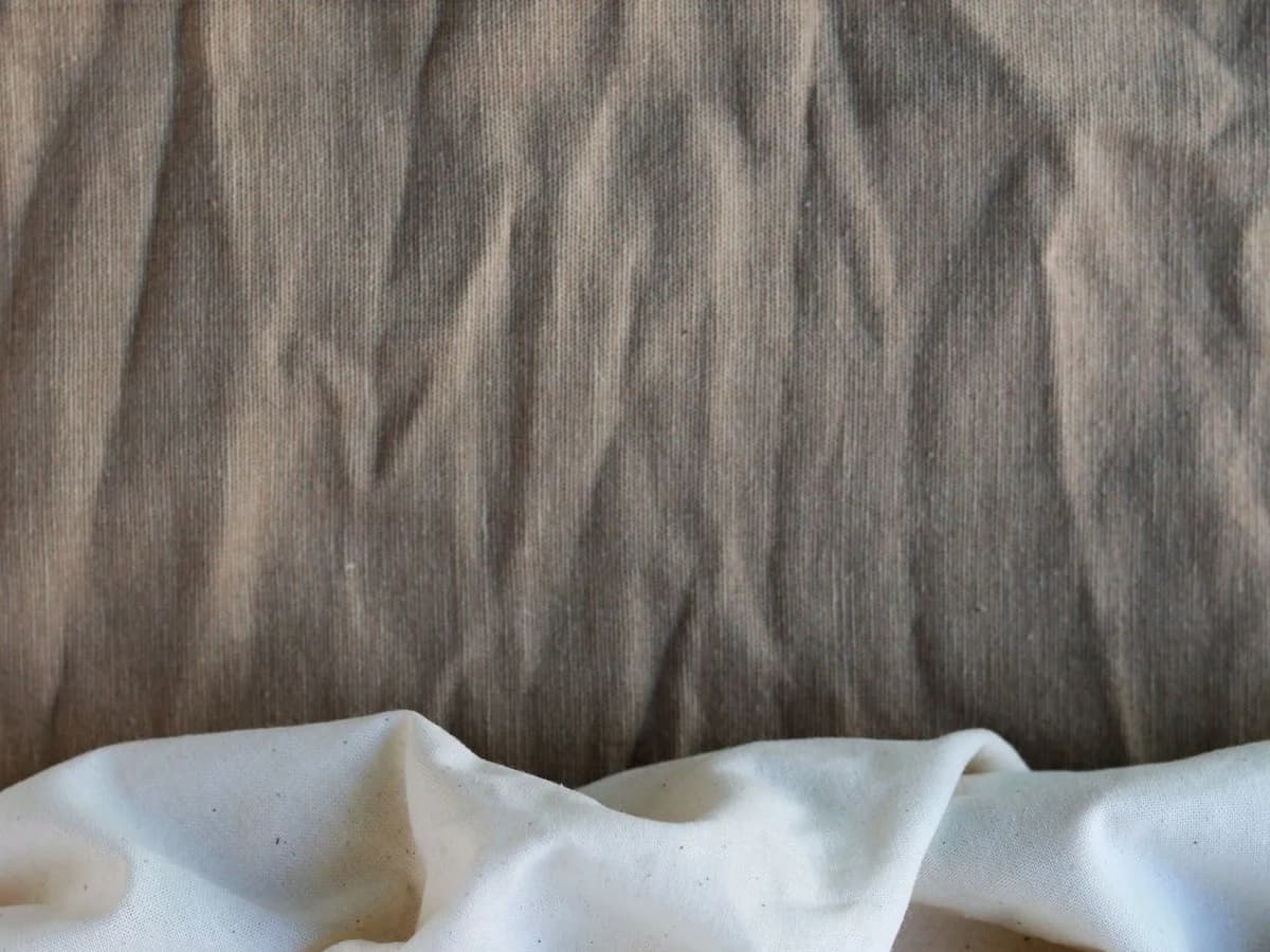 Superfície de tecido com textura natural e trama visível